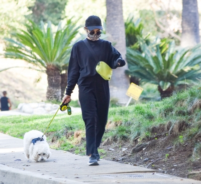 walkingla040221-034.jpg