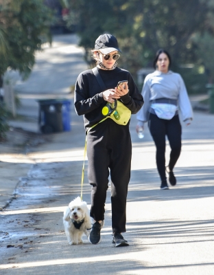 walkingla040221-042.jpg