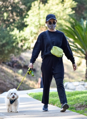 walkingla040221-054.jpg