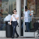 Filename=LucyAnthonyGettingCoffee271016-001.jpg
Filesize=521KiB
Dimensions=1570x1647
Date added=Oct 28, 2016 LucyAnthonyGettingCoffee271016-001.jpg