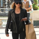 ShoppingatTheGroveLAApr1st-011.jpg