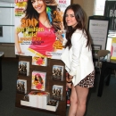 SigningCopiesSeventeen2011-10.jpg