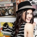 Filename=VansGirl2011-08.png
Filesize=102KiB
Dimensions=400x270
Date added=Sep 23, 2015 VansGirl2011-08.png