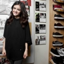 Filename=VansGirl2011-15.png
Filesize=93KiB
Dimensions=400x266
Date added=Sep 23, 2015 VansGirl2011-15.png