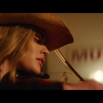a_nice_girl_like_you_2020_1080p_web_h264-huzzah_4801.jpg