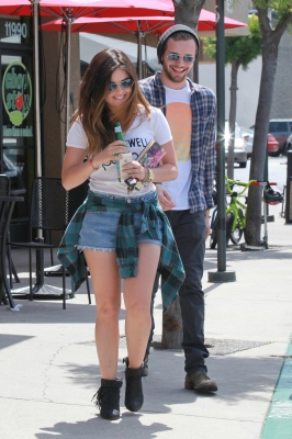 Lucy_and_Joel_Crouse_in_Los_Angeles_09-05-2014_04.jpg