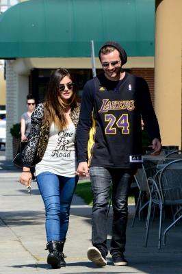 Lucy_and_Joel_Crouse_in_Los_Angeles_23-06-2014_20.jpg