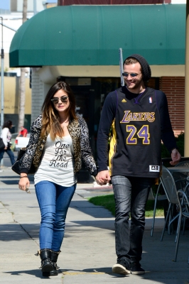 Lucy_and_Joel_Crouse_in_Los_Angeles_23-06-2014_21.jpg