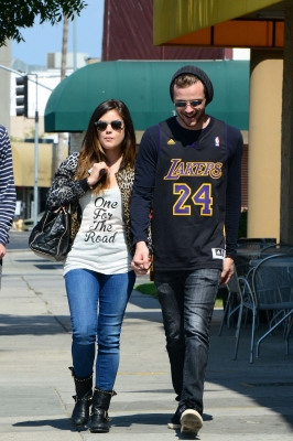 Lucy_and_Joel_Crouse_in_Los_Angeles_23-06-2014_25.jpg