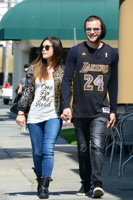 Lucy_and_Joel_Crouse_in_Los_Angeles_23-06-2014_27.jpg