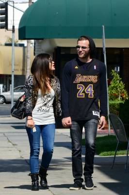 Lucy_and_Joel_Crouse_in_Los_Angeles_23-06-2014_33.jpg