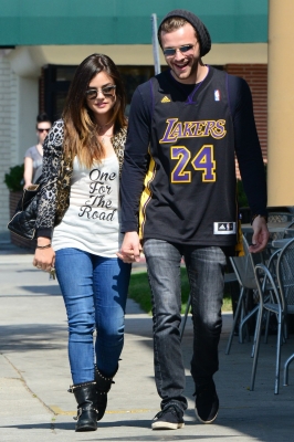 Lucy_and_Joel_Crouse_in_Los_Angeles_23-06-2014_34.jpg