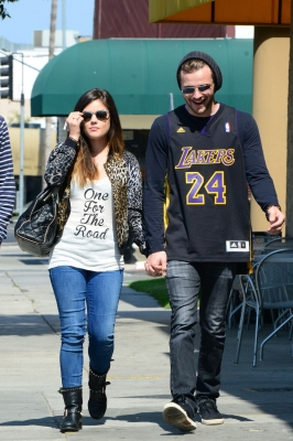 Lucy_and_Joel_Crouse_in_Los_Angeles_23-06-2014_45.jpg