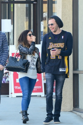 Lucy_and_Joel_Crouse_in_Los_Angeles_23-06-2014_51.jpg
