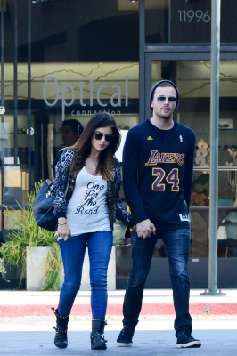 Lucy_and_Joel_Crouse_in_Los_Angeles_23-06-2014_55.jpg
