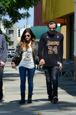 Lucy_and_Joel_Crouse_in_Los_Angeles_23-06-2014_57.jpg