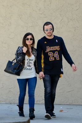 Lucy_and_Joel_Crouse_in_Los_Angeles_23-06-2014_64.jpg