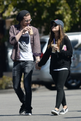 Lucy_and_Joel_Crouse_in_Los_Angeles_28-04-2014_05.jpg