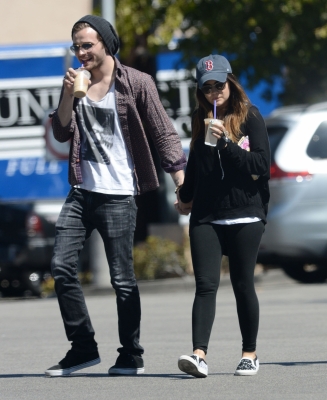 Lucy_and_Joel_Crouse_in_Los_Angeles_28-04-2014_08.jpg