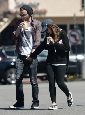 Lucy_and_Joel_Crouse_in_Los_Angeles_28-04-2014_09.jpg