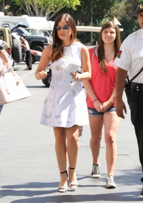 On_the_set_of_Extra_in_Universal_City_14-05-2014_04.jpg