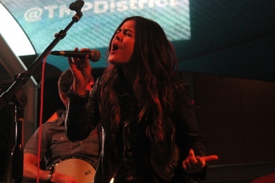 1025knix040214-002.jpg