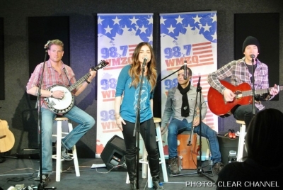 987wmzq220114-004.jpg