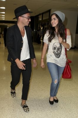 ArrivingAtLAXAirportLA2013-06.jpg