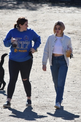 HQ
