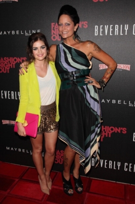 BeverlyCenterEvent2012-11.jpg