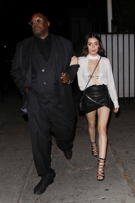 HQ
