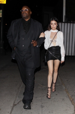 HQ
