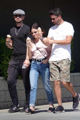 HQ
