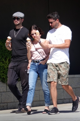 HQ
