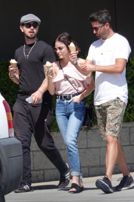HQ
