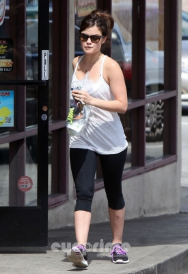 JoggingInHollywoodMar28th2012-001.jpg