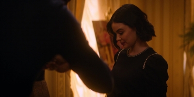 Katy_Keene_S01E10_Chapter_Ten_Gloria_1080p_AMZN_WEB-DL_DDP5_1_H_264-KiNGS_0129.jpg