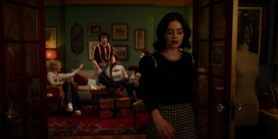 Katy_Keene_S01E10_Chapter_Ten_Gloria_1080p_AMZN_WEB-DL_DDP5_1_H_264-KiNGS_0402.jpg