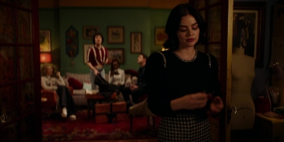Katy_Keene_S01E10_Chapter_Ten_Gloria_1080p_AMZN_WEB-DL_DDP5_1_H_264-KiNGS_0403.jpg