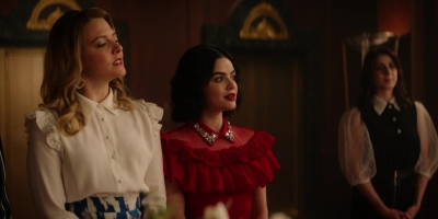 Katy_Keene_S01E10_Chapter_Ten_Gloria_1080p_AMZN_WEB-DL_DDP5_1_H_264-KiNGS_0520.jpg
