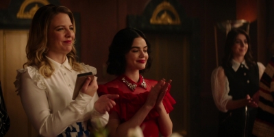 Katy_Keene_S01E10_Chapter_Ten_Gloria_1080p_AMZN_WEB-DL_DDP5_1_H_264-KiNGS_0534.jpg