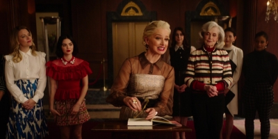 Katy_Keene_S01E10_Chapter_Ten_Gloria_1080p_AMZN_WEB-DL_DDP5_1_H_264-KiNGS_0550.jpg