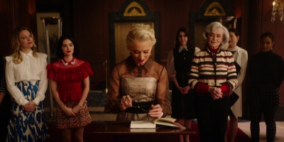 Katy_Keene_S01E10_Chapter_Ten_Gloria_1080p_AMZN_WEB-DL_DDP5_1_H_264-KiNGS_0552.jpg