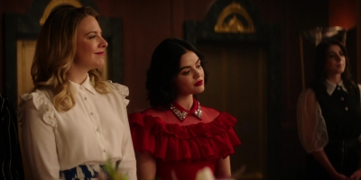 Katy_Keene_S01E10_Chapter_Ten_Gloria_1080p_AMZN_WEB-DL_DDP5_1_H_264-KiNGS_0559.jpg