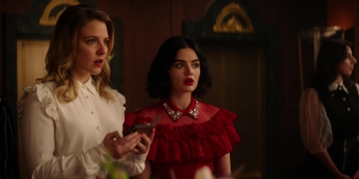 Katy_Keene_S01E10_Chapter_Ten_Gloria_1080p_AMZN_WEB-DL_DDP5_1_H_264-KiNGS_0592.jpg