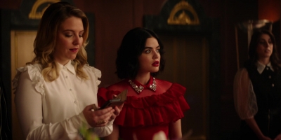 Katy_Keene_S01E10_Chapter_Ten_Gloria_1080p_AMZN_WEB-DL_DDP5_1_H_264-KiNGS_0599.jpg