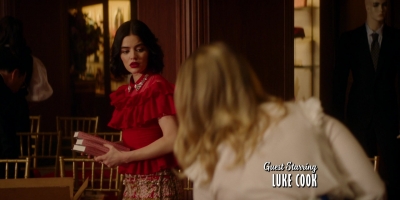 Katy_Keene_S01E10_Chapter_Ten_Gloria_1080p_AMZN_WEB-DL_DDP5_1_H_264-KiNGS_0658.jpg