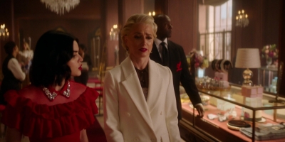 Katy_Keene_S01E10_Chapter_Ten_Gloria_1080p_AMZN_WEB-DL_DDP5_1_H_264-KiNGS_0671.jpg