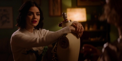 Katy_Keene_S01E10_Chapter_Ten_Gloria_1080p_AMZN_WEB-DL_DDP5_1_H_264-KiNGS_0892.jpg