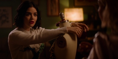 Katy_Keene_S01E10_Chapter_Ten_Gloria_1080p_AMZN_WEB-DL_DDP5_1_H_264-KiNGS_0894.jpg
